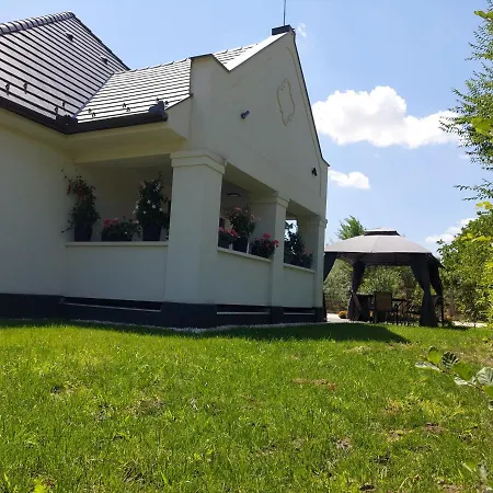 Foeldi Paradicsom Vendeghaz Apartment Hajduszoboszlo