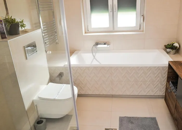 Foeldi Paradicsom Vendeghaz *